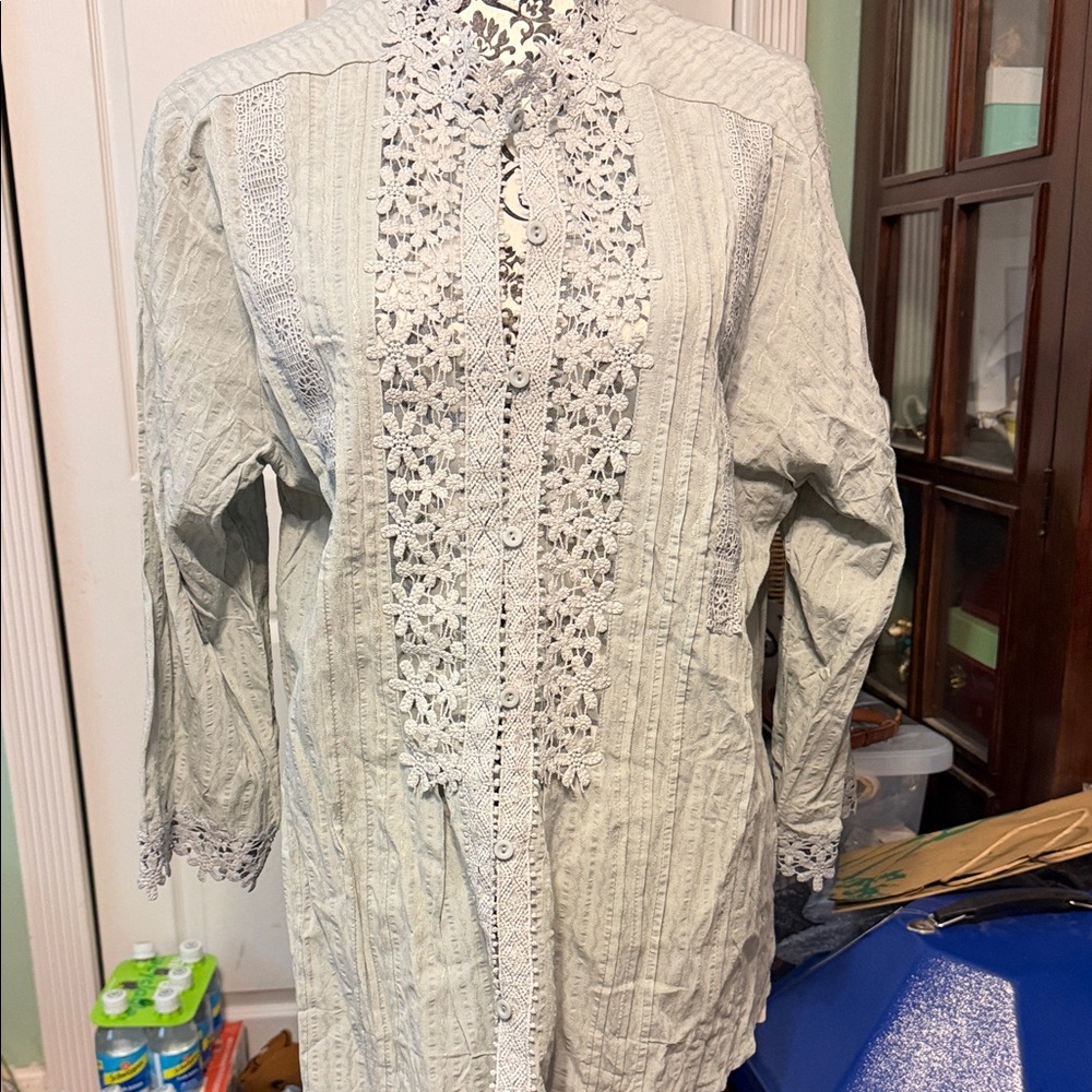 Men's Casual Gray Lace-Accent Shirt